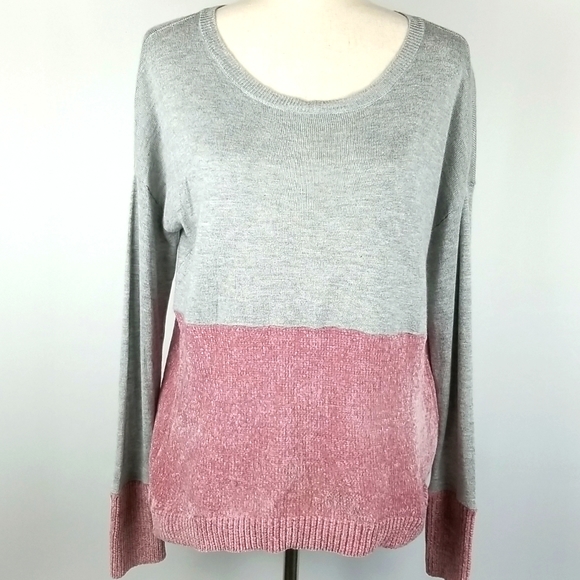 NWT Romeo & Juliete Couture Sweater Sz M NWT - Picture 1 of 8